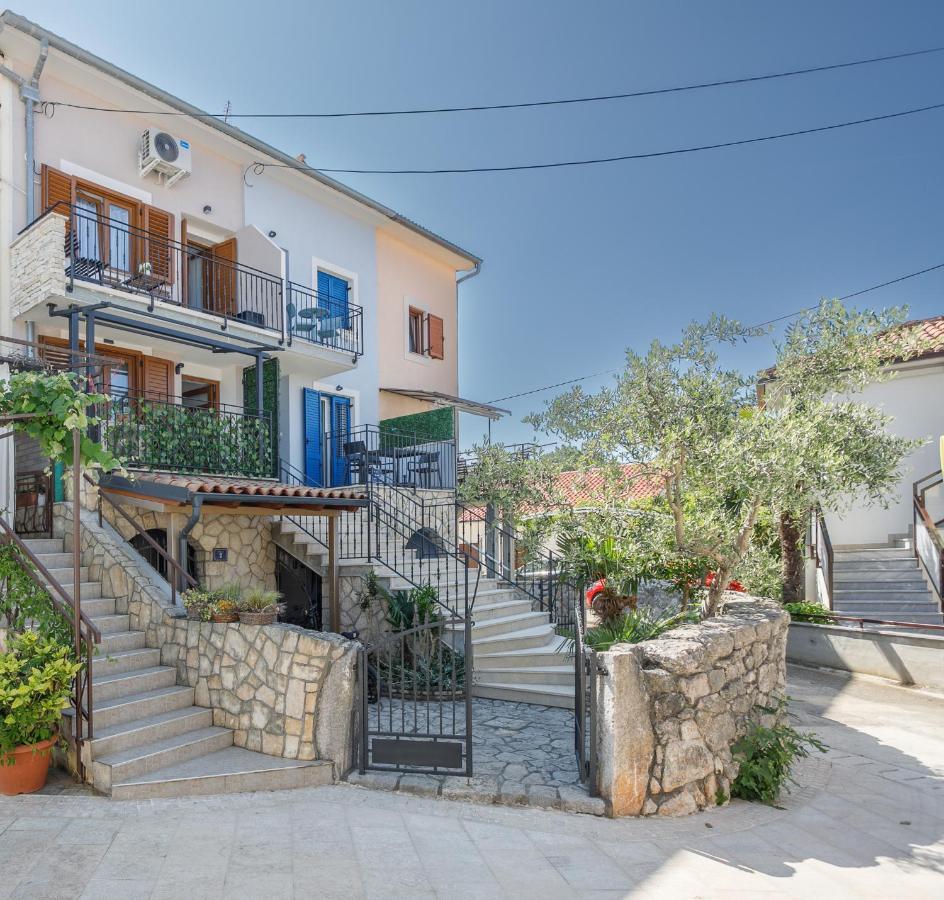 Apartmen Plus U Centru Blizu Plaze Njivice Exteriér fotografie
