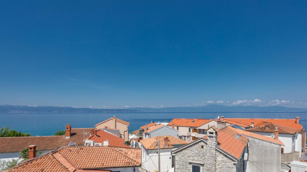 Apartmen Plus U Centru Blizu Plaze Njivice Exteriér fotografie