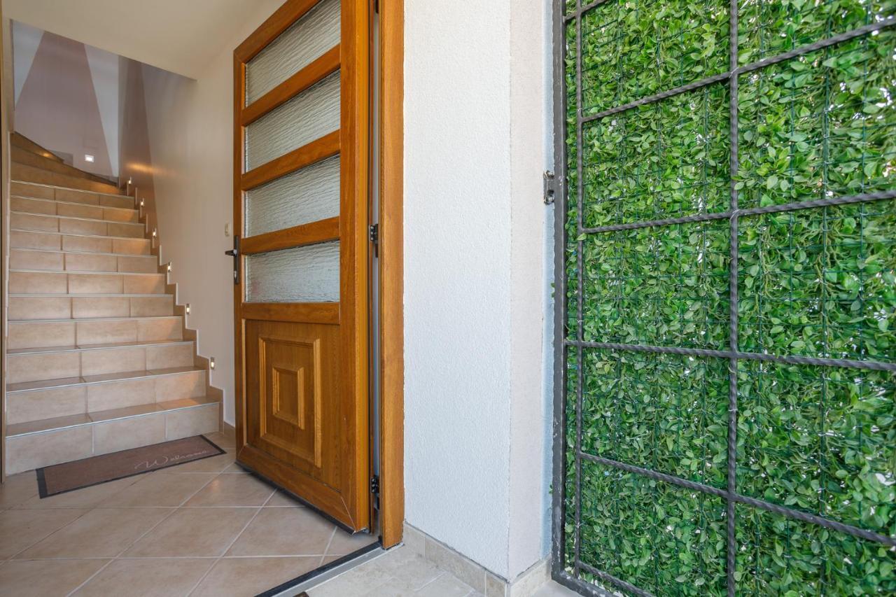Apartmen Plus U Centru Blizu Plaze Njivice Exteriér fotografie