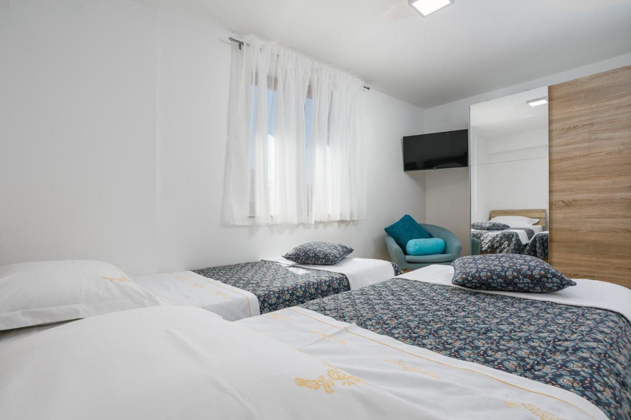 Apartmen Plus U Centru Blizu Plaze Njivice Exteriér fotografie